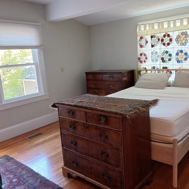 Master bedroom: view of backyard - 5591 Lawton Ave