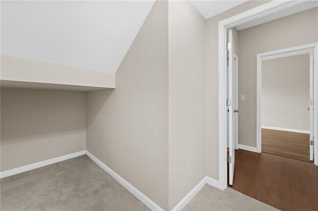 Building Photo - 331 Northaven Ave