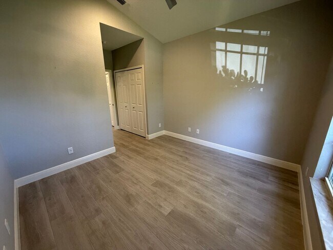 Building Photo - ANNUAL RENTAL - 3 BED / 2 BATH POOL HOME IN AUTUMN WOODS