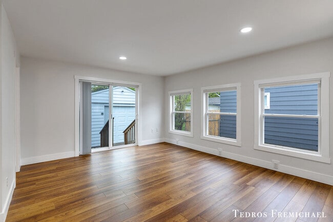 Building Photo - 1302 Griswold St SE