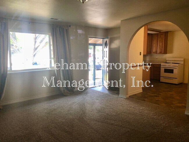 Building Photo - 4 bedroom 2 bathroom downtown Red Bluff home