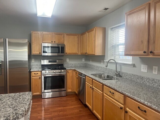 Building Photo - 8 Grosbeak Ln