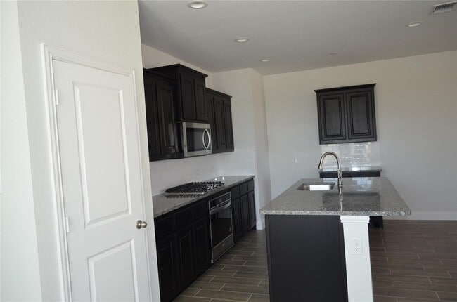 Building Photo - 5501 Crosby Dr