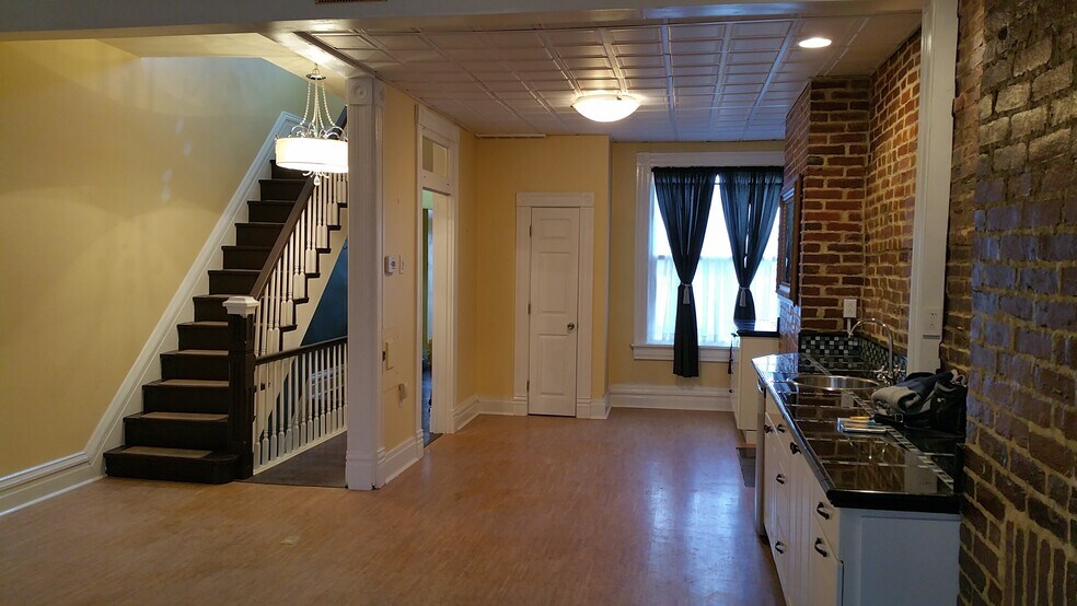 Building Photo - 212 Lehigh Ave