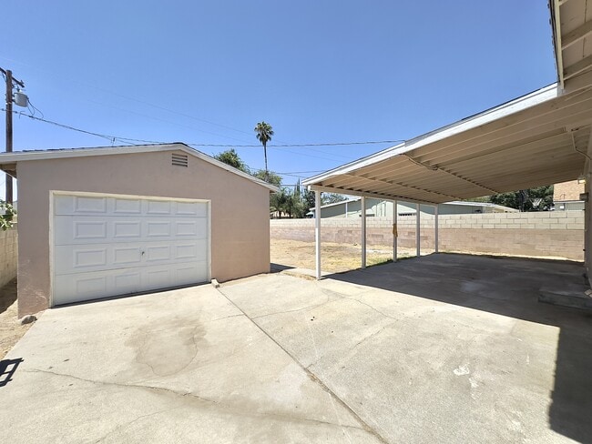 Building Photo - 3534 N Mountain View Ave