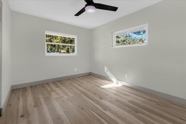 Building Photo - Newly Renovated, Luxurious 4 Bedroom 3 Bat...