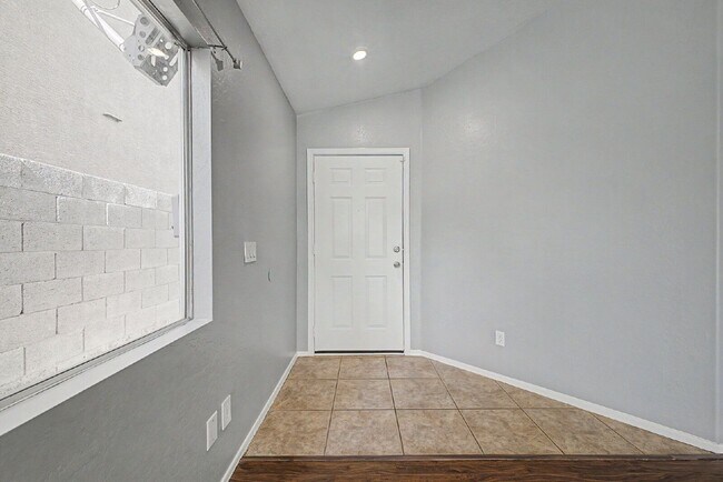 Building Photo - 14718 N 154th Ln