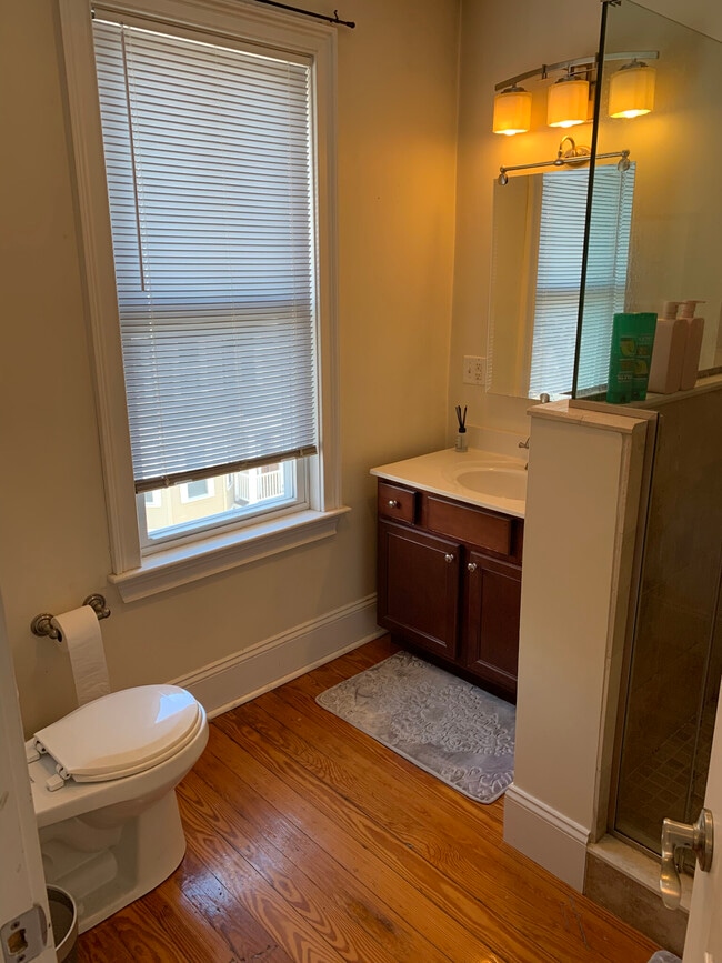 Building Photo - 212 L St