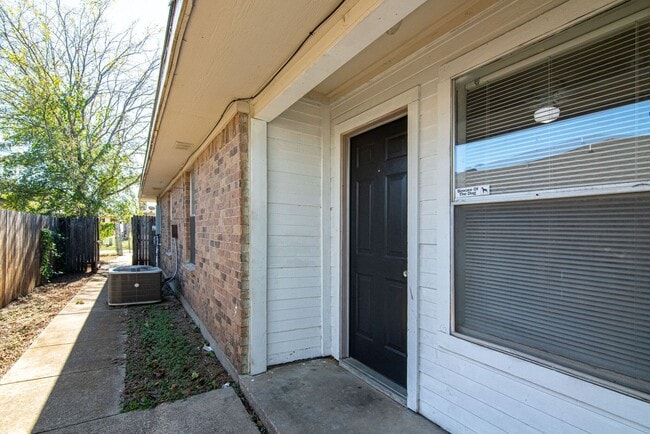 Building Photo - Updated 2022