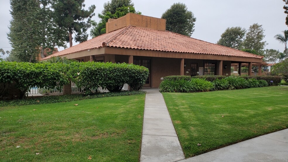 Building Photo - 6600 Warner Ave