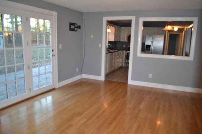 Building Photo - 10 Madden Rd