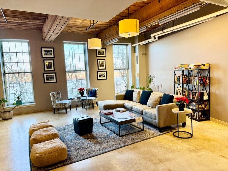 Building Photo - 35 Riverwalk Way