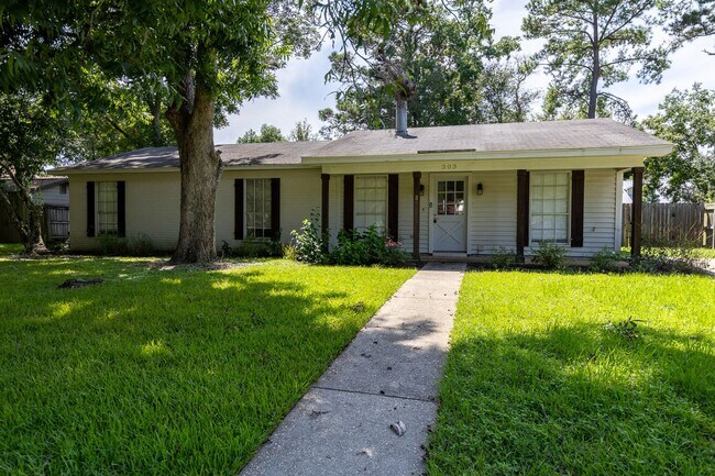 Primary Photo - 3 Bedroom, 2 bathroom in Fairhope Availabl...