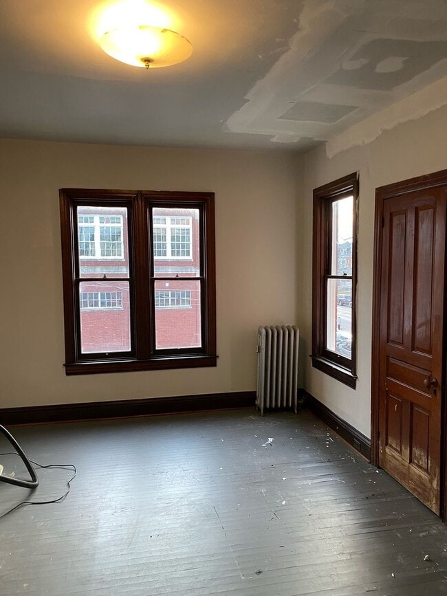 Building Photo - 664 Linden Ave