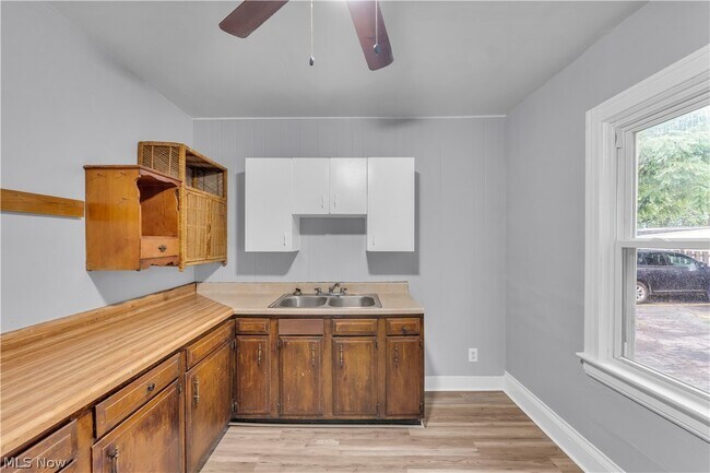 Building Photo - 2115 Dowd Ave