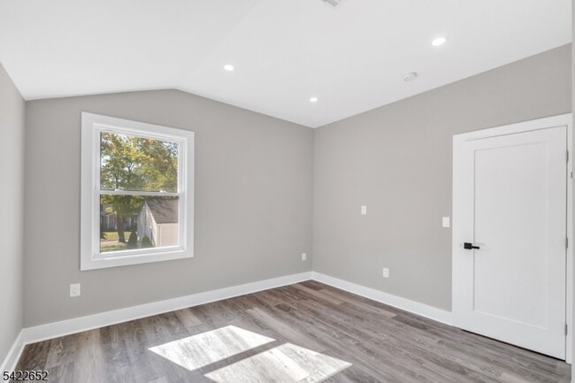 Building Photo - 715 Evans St