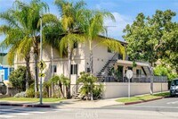 Building Photo - 823 E Wilson Ave