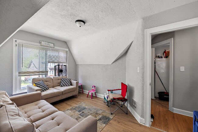 Building Photo - 15716 Cherrylawn St