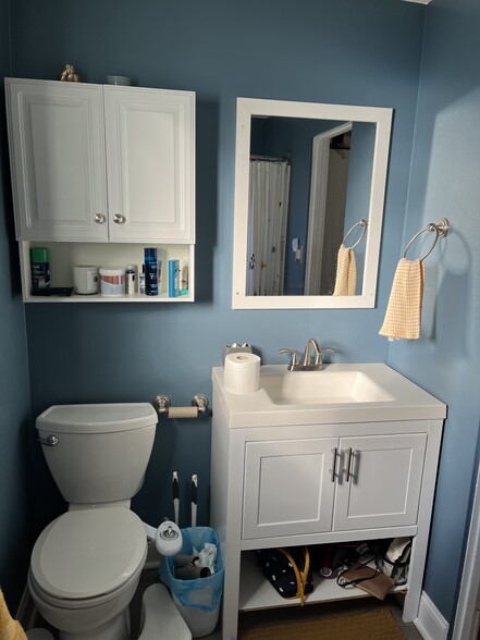 Building Photo - 1011 Penn St