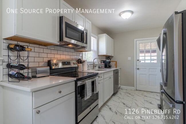 Building Photo - 1126 Pinebluff Rd