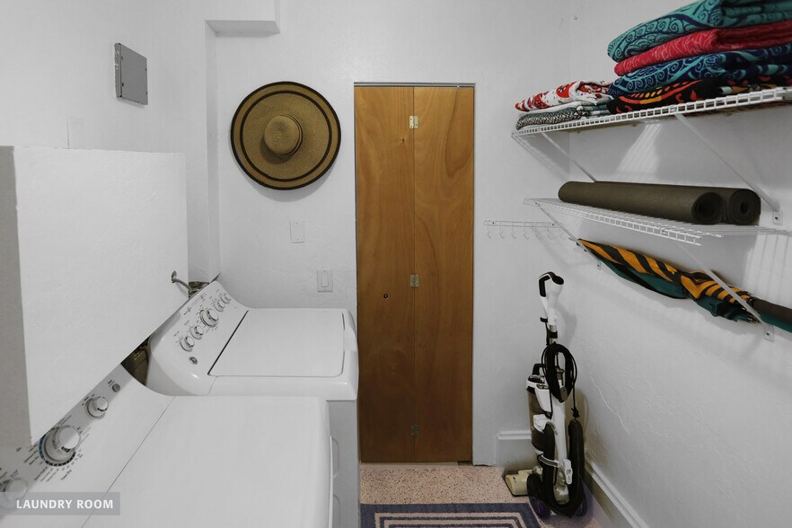 Landry Room - 1730 Livingstone St