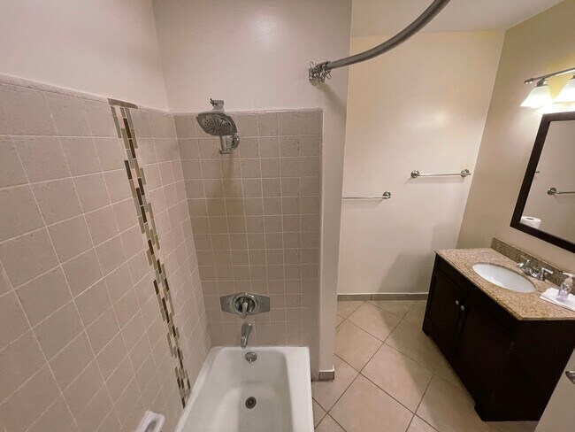 Guest Bath - 5625 Windsor Way