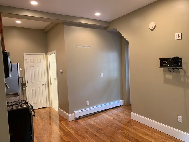 Building Photo - 154 Mount Auburn St