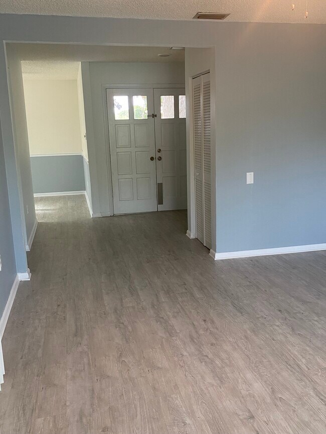 Building Photo - 610 Windrush Bay Dr