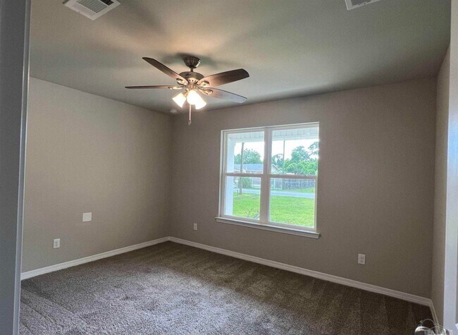 Building Photo - 4630 Santa Rosa Dr