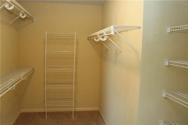 Building Photo - 732 Highland Dr