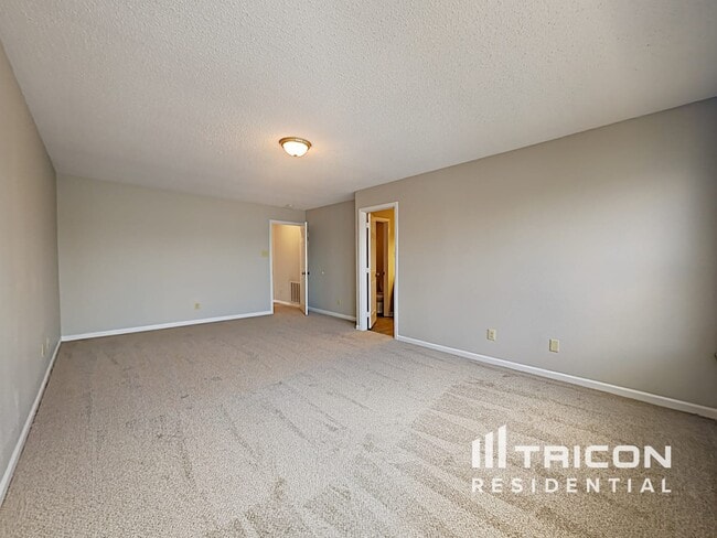 Building Photo - 5977 Porchester Pl