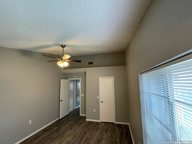 Building Photo - 5915 Pleasant Lake