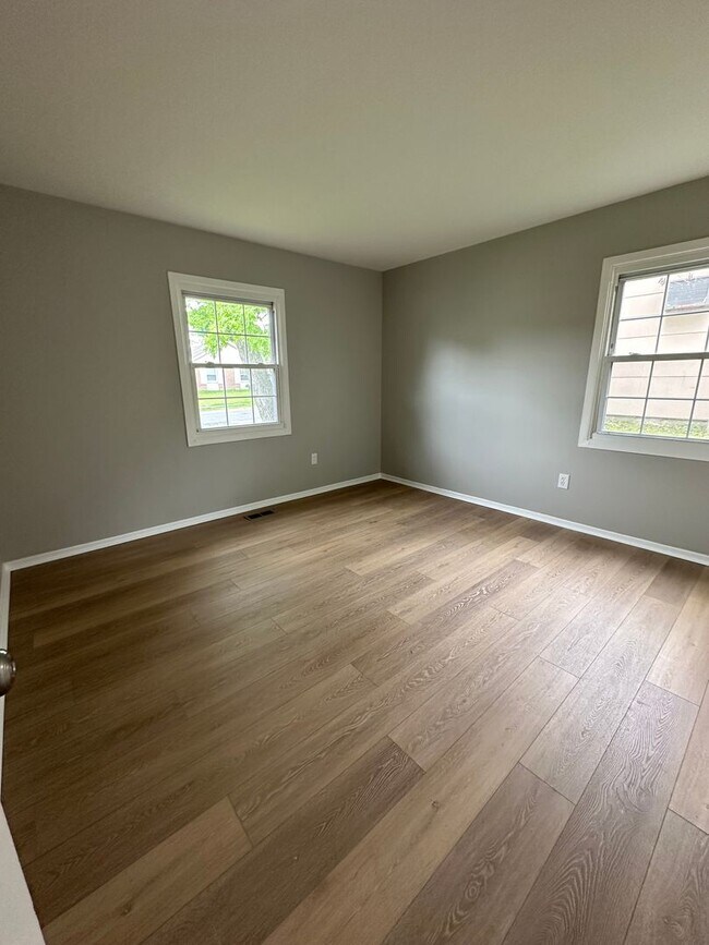 Building Photo - 4 Bedroom, 2 Bathroom Cape Cod