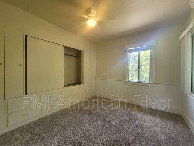 Building Photo - 218 5th St
