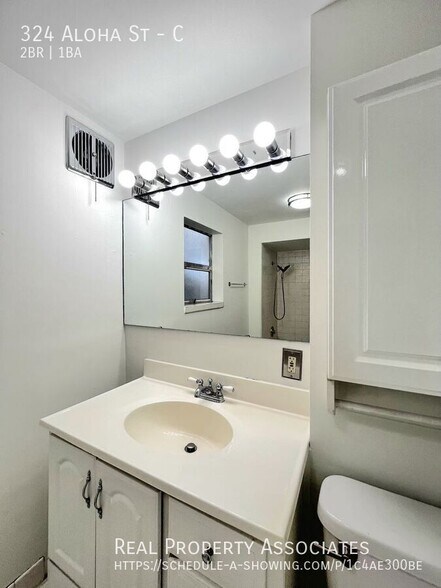 Building Photo - 324 Aloha St