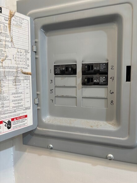 Wired for 220 amps in studio - 127 Shelburne Rd