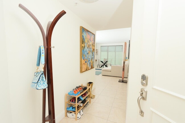 Building Photo - 411 N New River Dr E