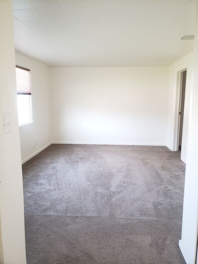 Building Photo - 2+ Bedroom, 2 bathroom Charming Home Avail...