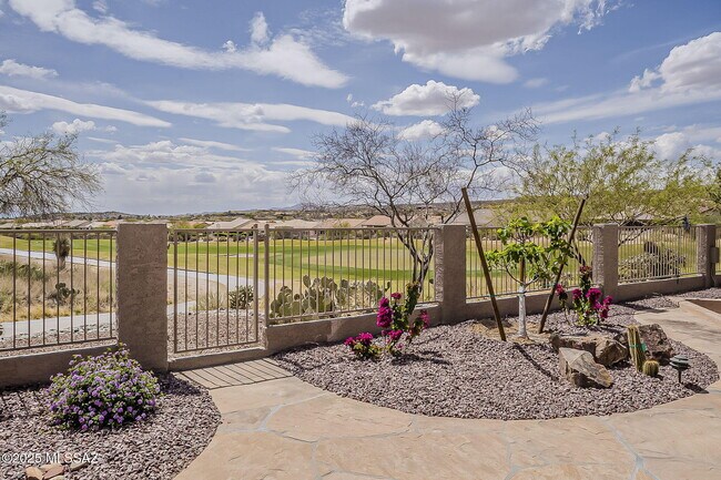 Building Photo - 65473 E Rose Ridge Dr