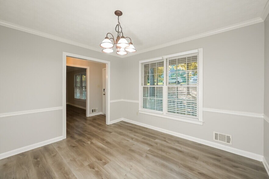 Building Photo - 175 Meadowbrook Dr