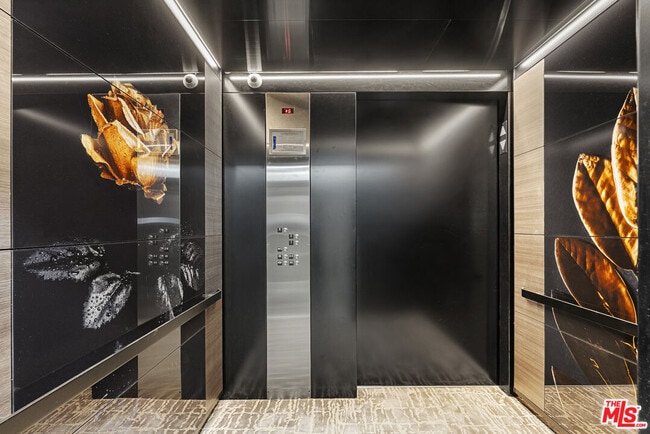 Building Photo - 1021 N Ogden Dr