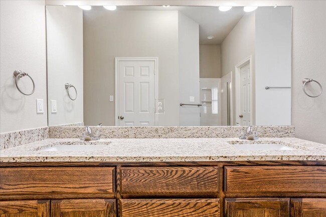 Building Photo - Duplex on Hilltop Drive | Midway ISD