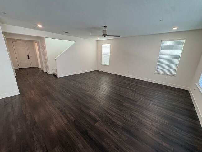 Building Photo - Beautiful 4 Bed 3 Full Bath Home with Solar in Brentwood