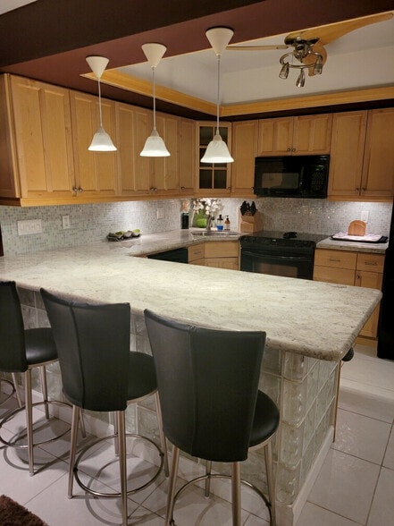 Building Photo - 2453 NE 51st St