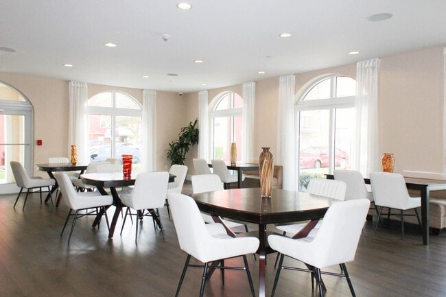 Building Photo - 9375 SW 77th Ave