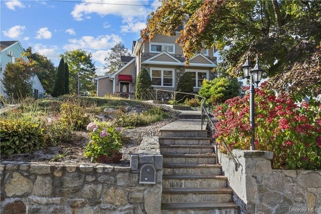 Building Photo - 33 Sycamore Rd