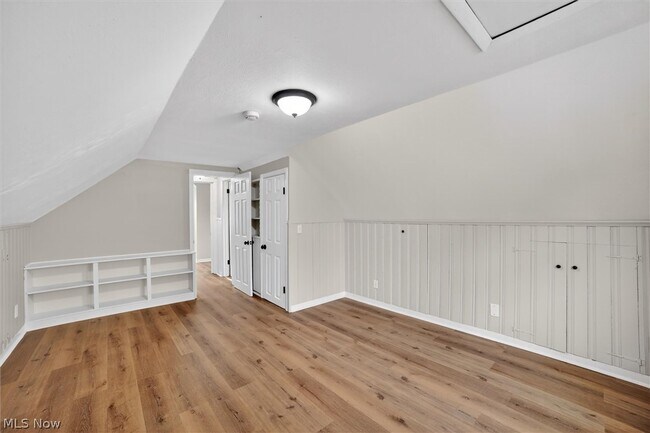 Building Photo - 681 E 258th St