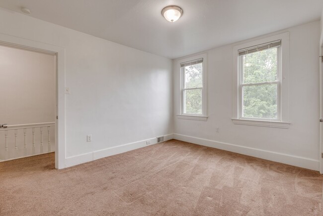 Building Photo - Available August  2026 - Beautiful 2.5 Bedroom, 1 Bath Home in Mt. Washington Area!