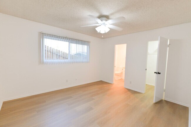 Building Photo - 306 Avenida Granada
