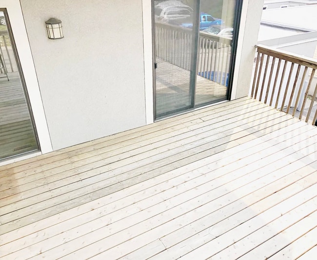 Building Photo - 1218 Trailwood N